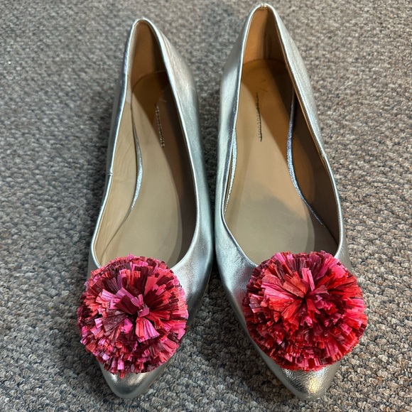 Anthropologie Silver  Suede Flats Shoes with Red Raffia Pompom Women's Sz 10 - Picture 2 of 5